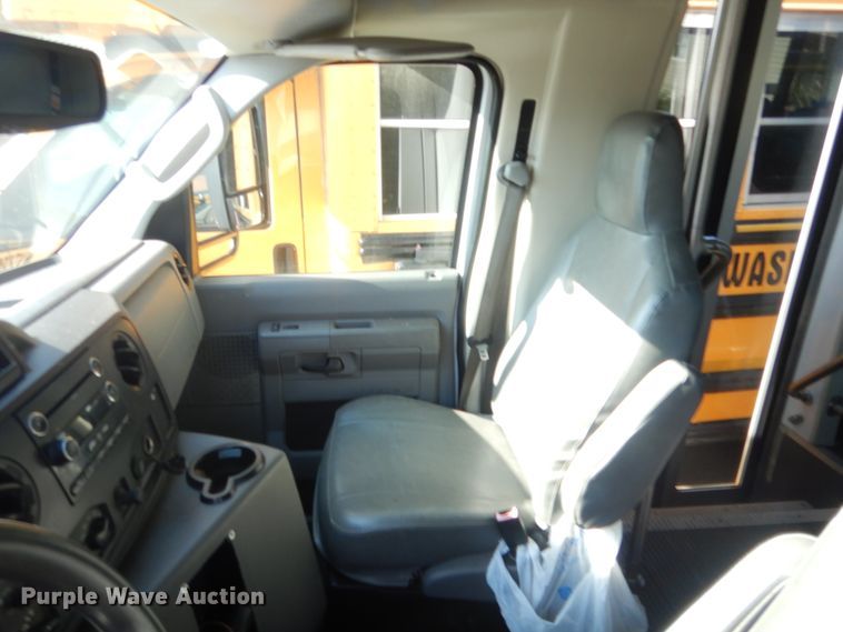 image for item HB9347 2011 Ford E350 Super Duty  shuttle bus