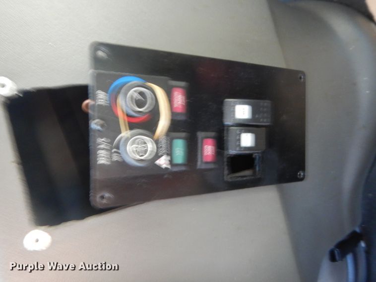 image for item HB9347 2011 Ford E350 Super Duty  shuttle bus