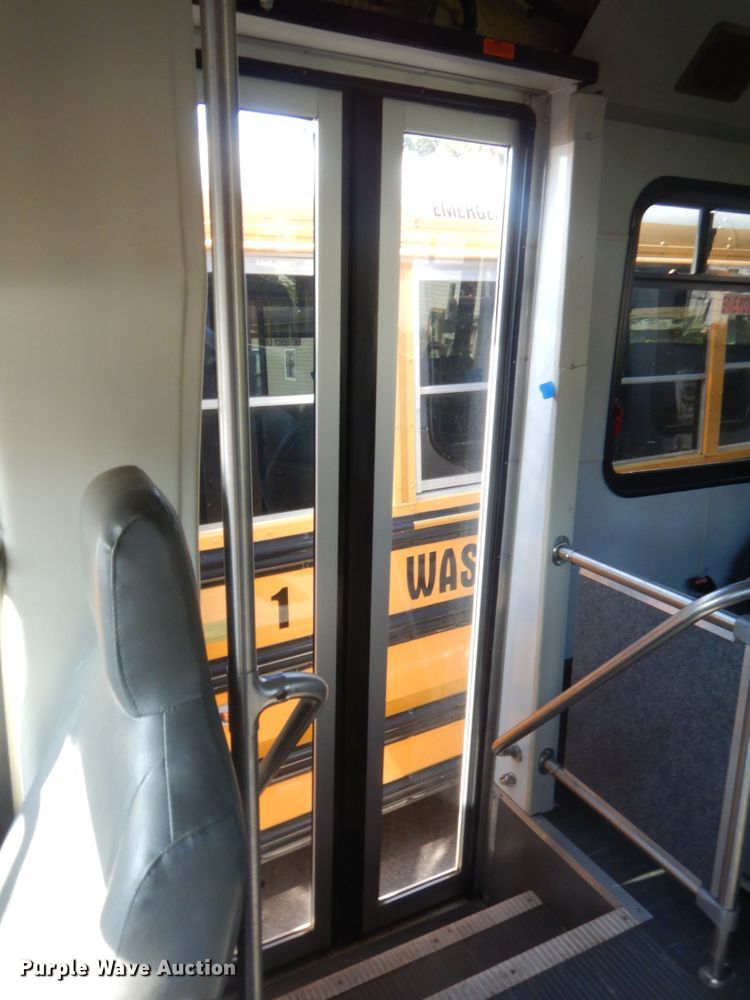 image for item HB9347 2011 Ford E350 Super Duty  shuttle bus