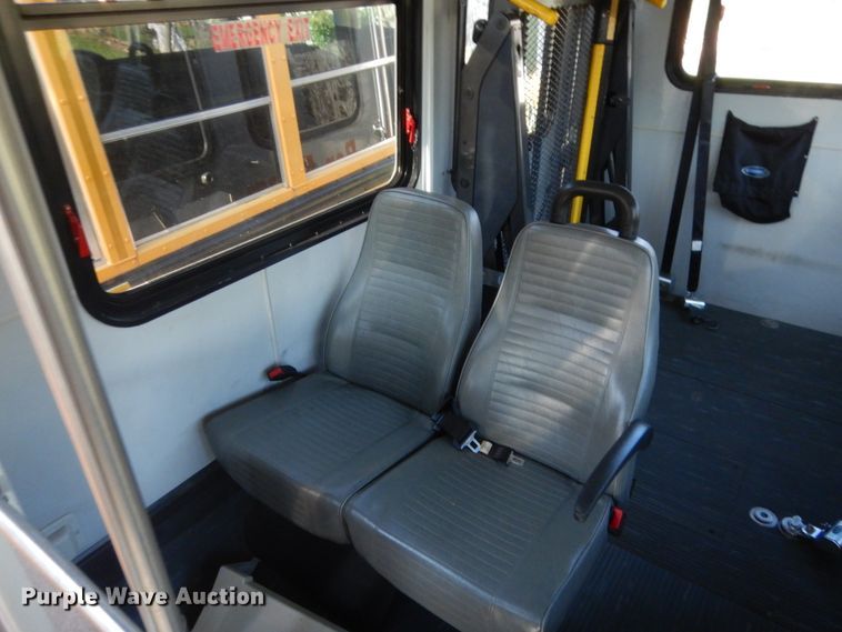 image for item HB9347 2011 Ford E350 Super Duty  shuttle bus