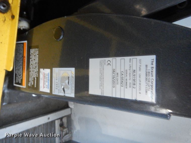 image for item HB9347 2011 Ford E350 Super Duty  shuttle bus