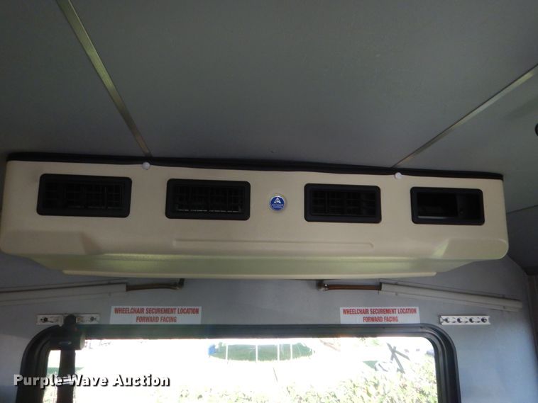 image for item HB9347 2011 Ford E350 Super Duty  shuttle bus