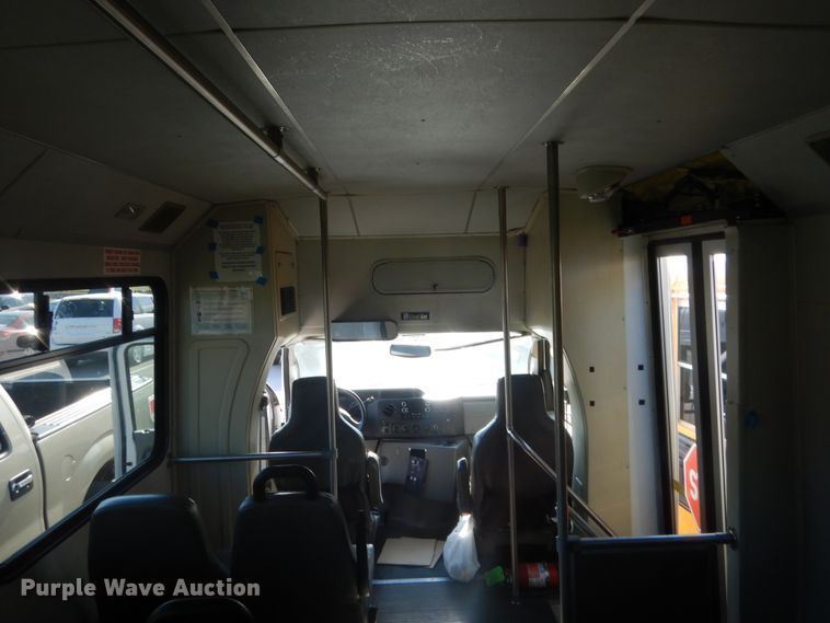 image for item HB9347 2011 Ford E350 Super Duty  shuttle bus