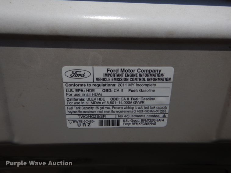 image for item HB9347 2011 Ford E350 Super Duty  shuttle bus