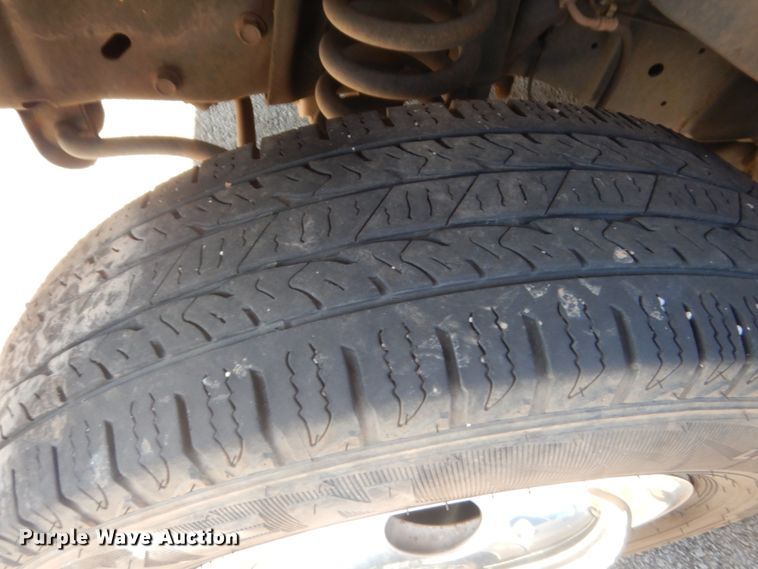 image for item HB9347 2011 Ford E350 Super Duty  shuttle bus