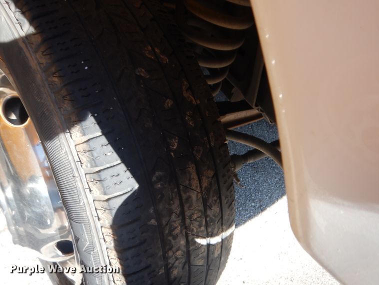 image for item HB9347 2011 Ford E350 Super Duty  shuttle bus