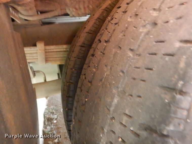 image for item HB9347 2011 Ford E350 Super Duty  shuttle bus