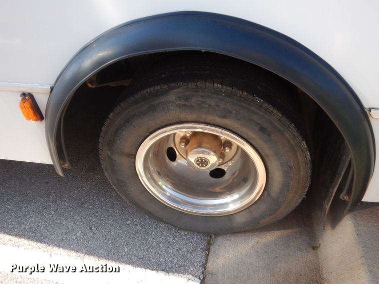 image for item HB9347 2011 Ford E350 Super Duty  shuttle bus