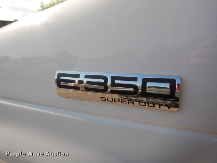 image for item HB9347 2011 Ford E350 Super Duty  shuttle bus