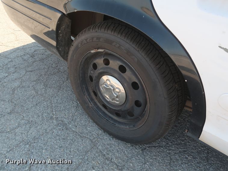 image for item HB9412 2008 Ford Crown Victoria Police Interceptor