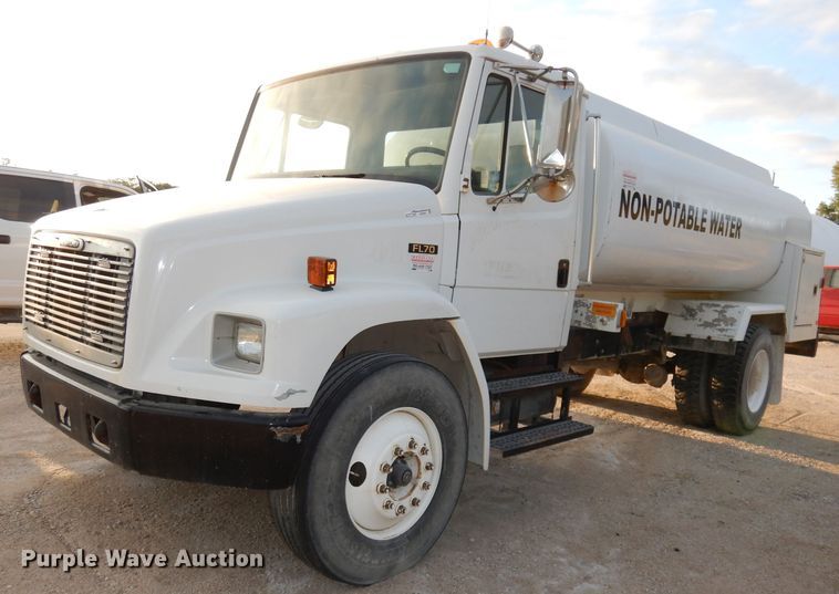 image for item HD9461 2001 Freightliner FL70  water truck