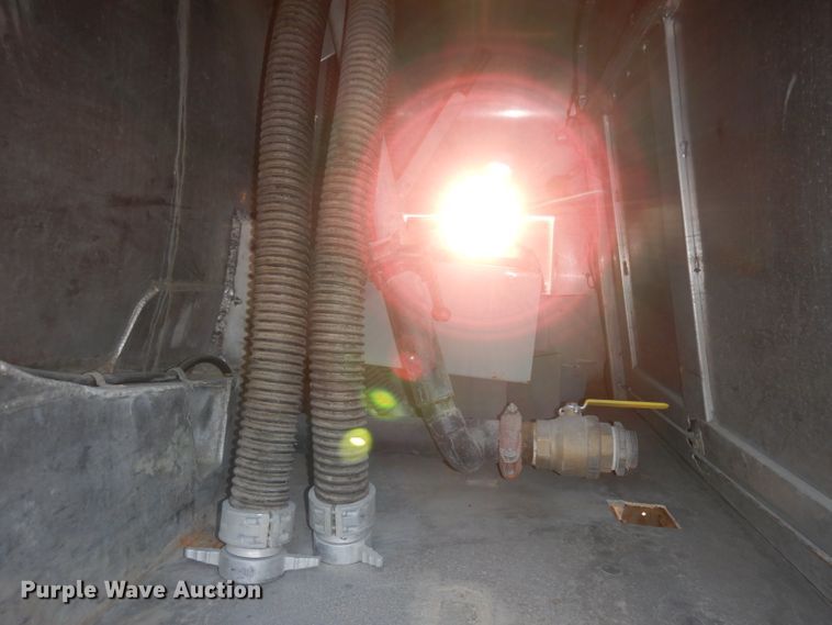 image for item HD9461 2001 Freightliner FL70  water truck