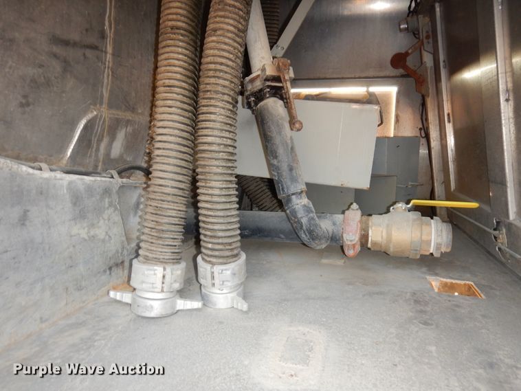 image for item HD9461 2001 Freightliner FL70  water truck