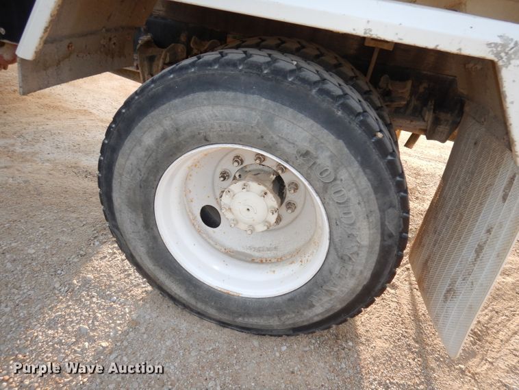 image for item HD9461 2001 Freightliner FL70  water truck