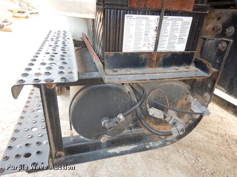 image for item HD9461 2001 Freightliner FL70  water truck