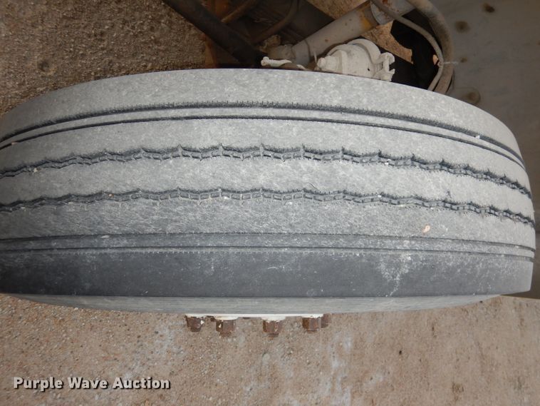 image for item HD9461 2001 Freightliner FL70  water truck