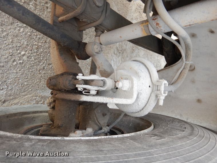 image for item HD9461 2001 Freightliner FL70  water truck