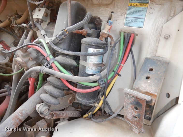 image for item HD9461 2001 Freightliner FL70  water truck