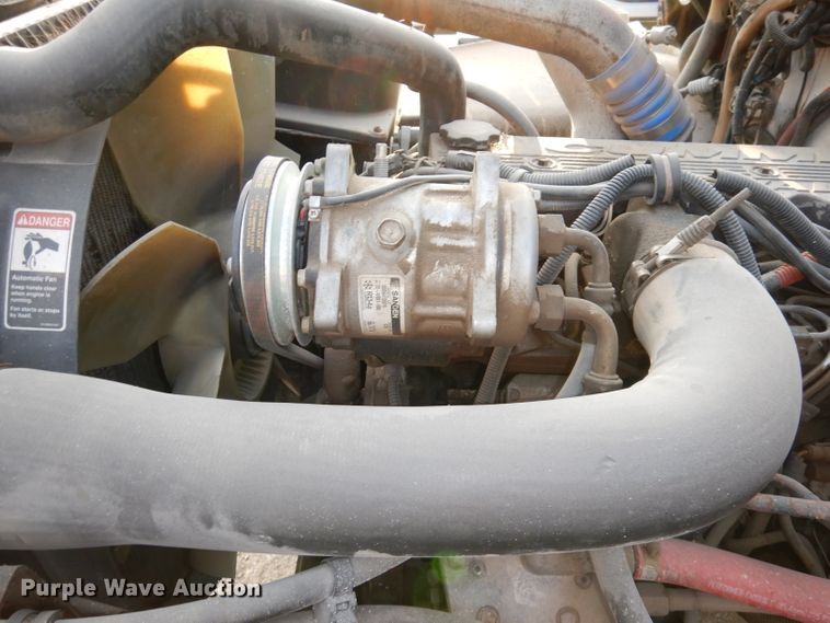 image for item HD9461 2001 Freightliner FL70  water truck