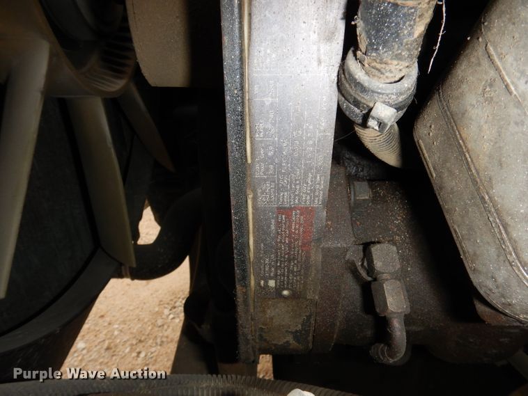 image for item HD9461 2001 Freightliner FL70  water truck