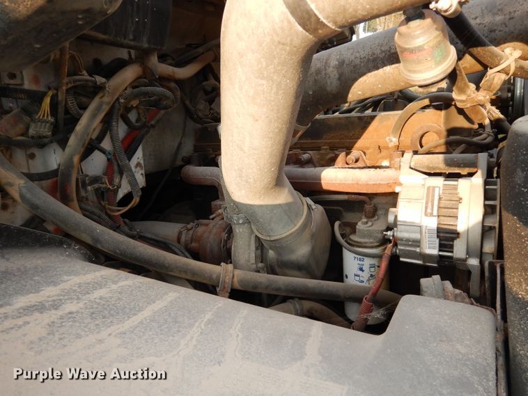 image for item HD9461 2001 Freightliner FL70  water truck