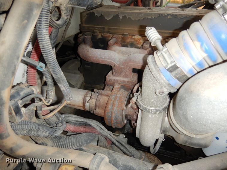 image for item HD9461 2001 Freightliner FL70  water truck