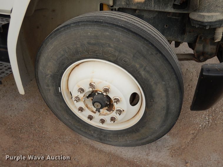 image for item HD9461 2001 Freightliner FL70  water truck