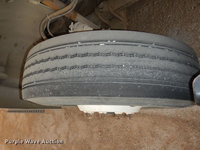 image for item HD9461 2001 Freightliner FL70  water truck