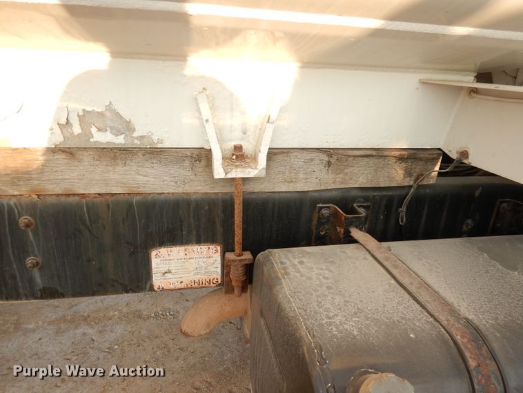 image for item HD9461 2001 Freightliner FL70  water truck