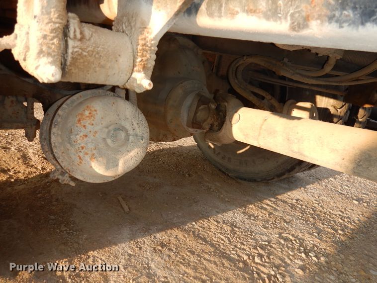 image for item HD9461 2001 Freightliner FL70  water truck