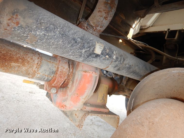 image for item HD9461 2001 Freightliner FL70  water truck