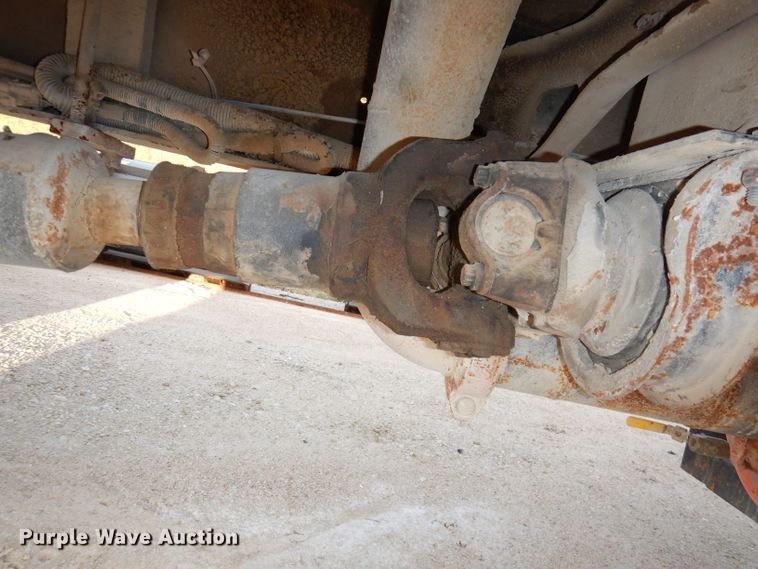 image for item HD9461 2001 Freightliner FL70  water truck