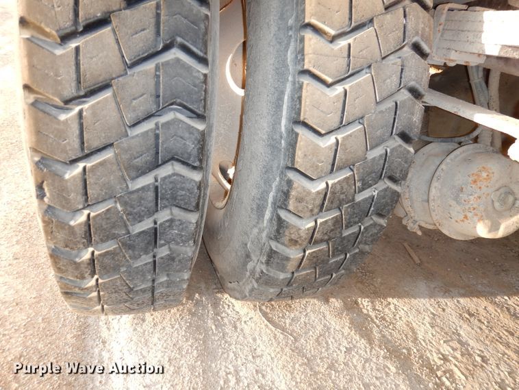 image for item HD9461 2001 Freightliner FL70  water truck