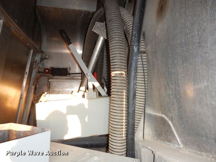 image for item HD9461 2001 Freightliner FL70  water truck