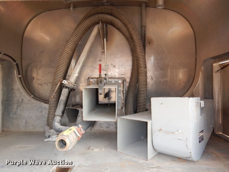 image for item HD9461 2001 Freightliner FL70  water truck