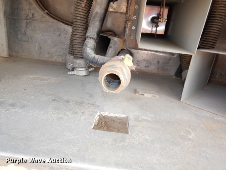 image for item HD9461 2001 Freightliner FL70  water truck