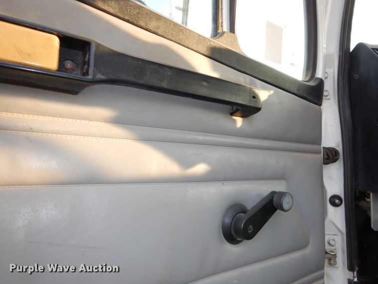 image for item HD9461 2001 Freightliner FL70  water truck