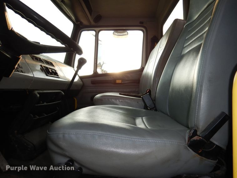 image for item HD9461 2001 Freightliner FL70  water truck