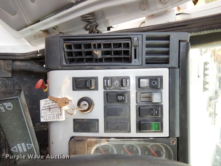 image for item HD9461 2001 Freightliner FL70  water truck