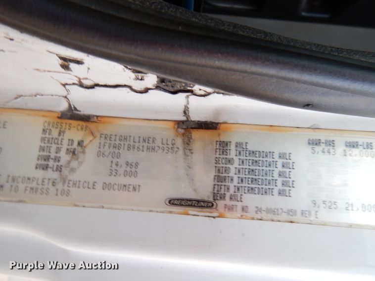 image for item HD9461 2001 Freightliner FL70  water truck