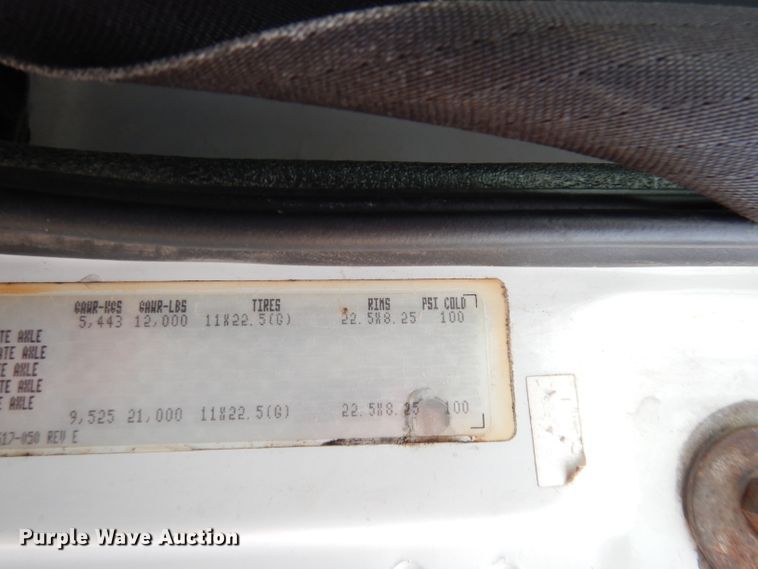 image for item HD9461 2001 Freightliner FL70  water truck