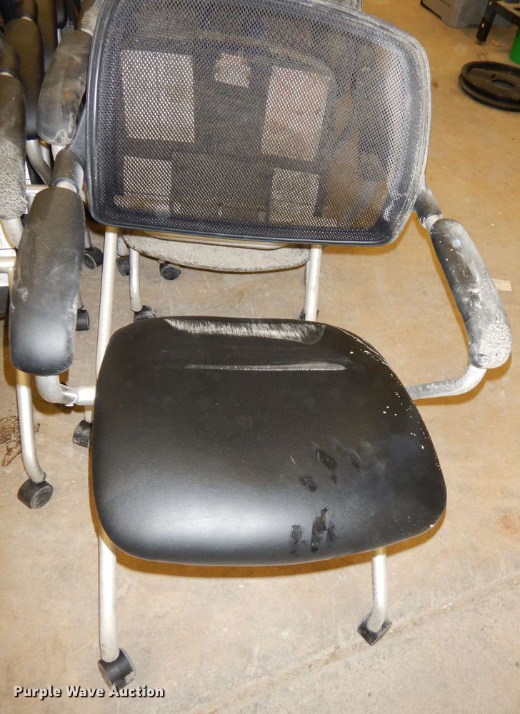 image for item HD9462 (25) Avis folding chairs