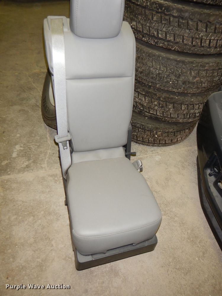 image for item HD9463 2017 Ford F550 truck parts