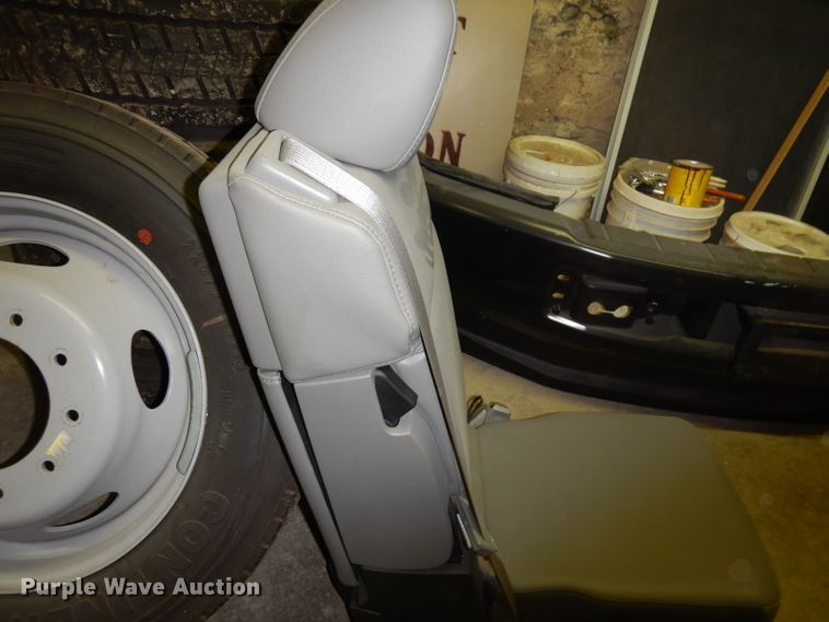 image for item HD9463 2017 Ford F550 truck parts