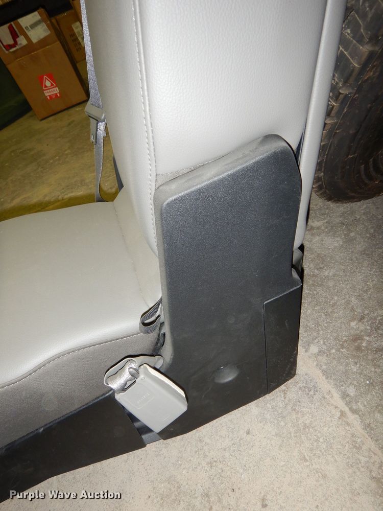 image for item HD9463 2017 Ford F550 truck parts