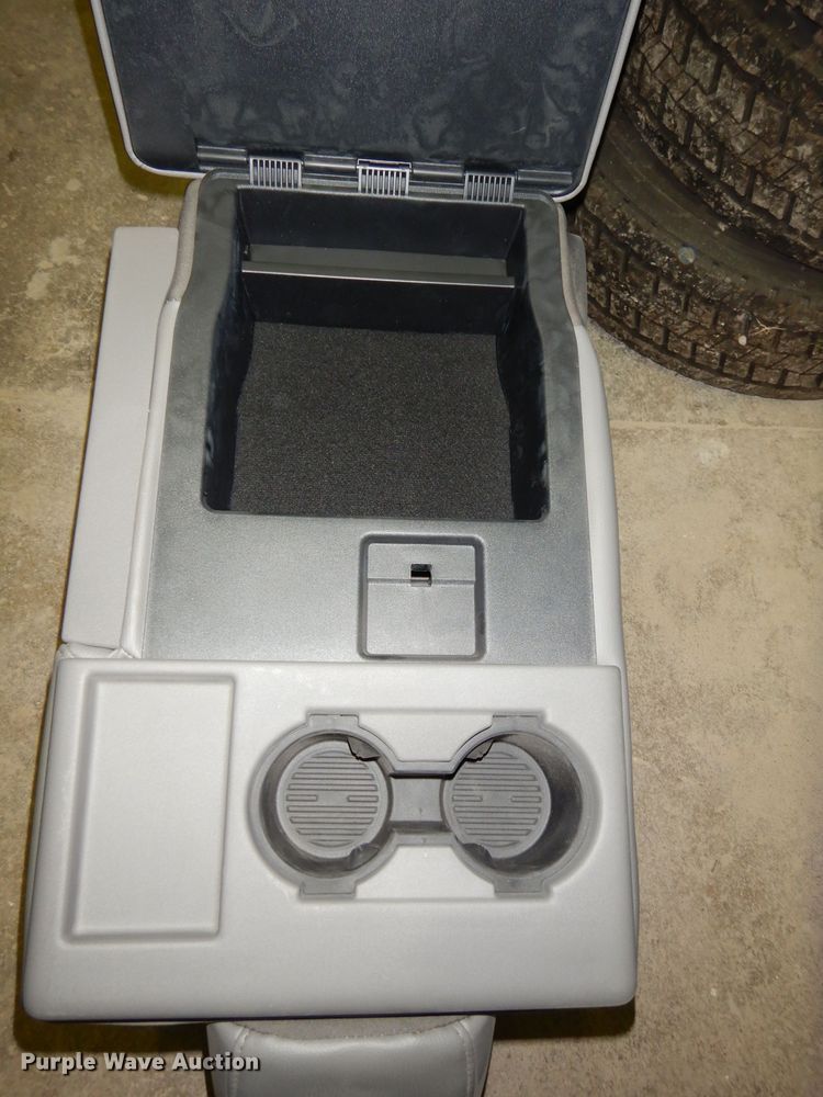 image for item HD9463 2017 Ford F550 truck parts