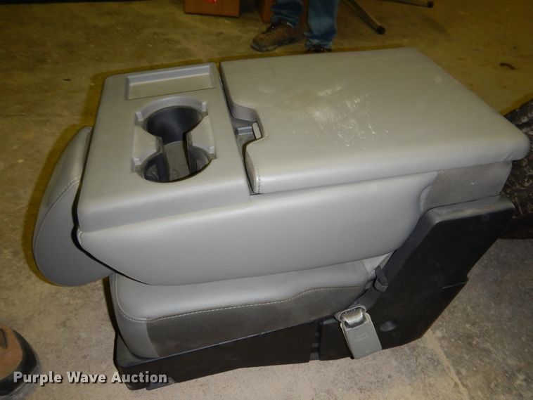 image for item HD9463 2017 Ford F550 truck parts