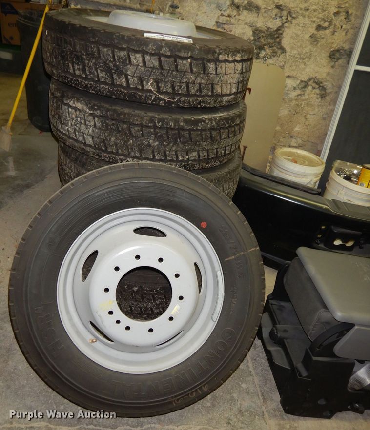 image for item HD9464 (6) Continental 225/70R19.5 tires and wheels