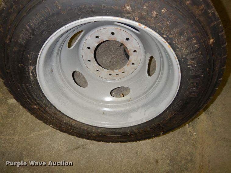 image for item HD9464 (6) Continental 225/70R19.5 tires and wheels