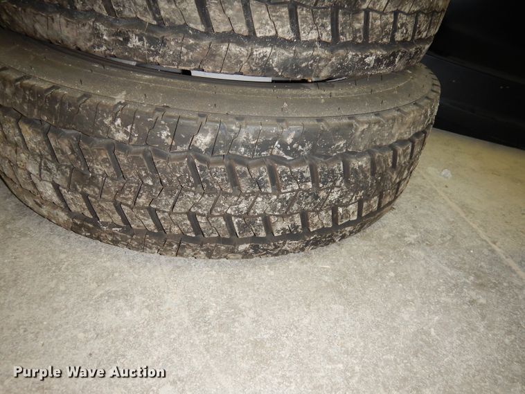 image for item HD9464 (6) Continental 225/70R19.5 tires and wheels